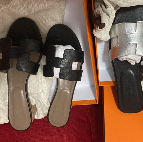 Black ostrich  Hermes sandal - Picture 3 of 4